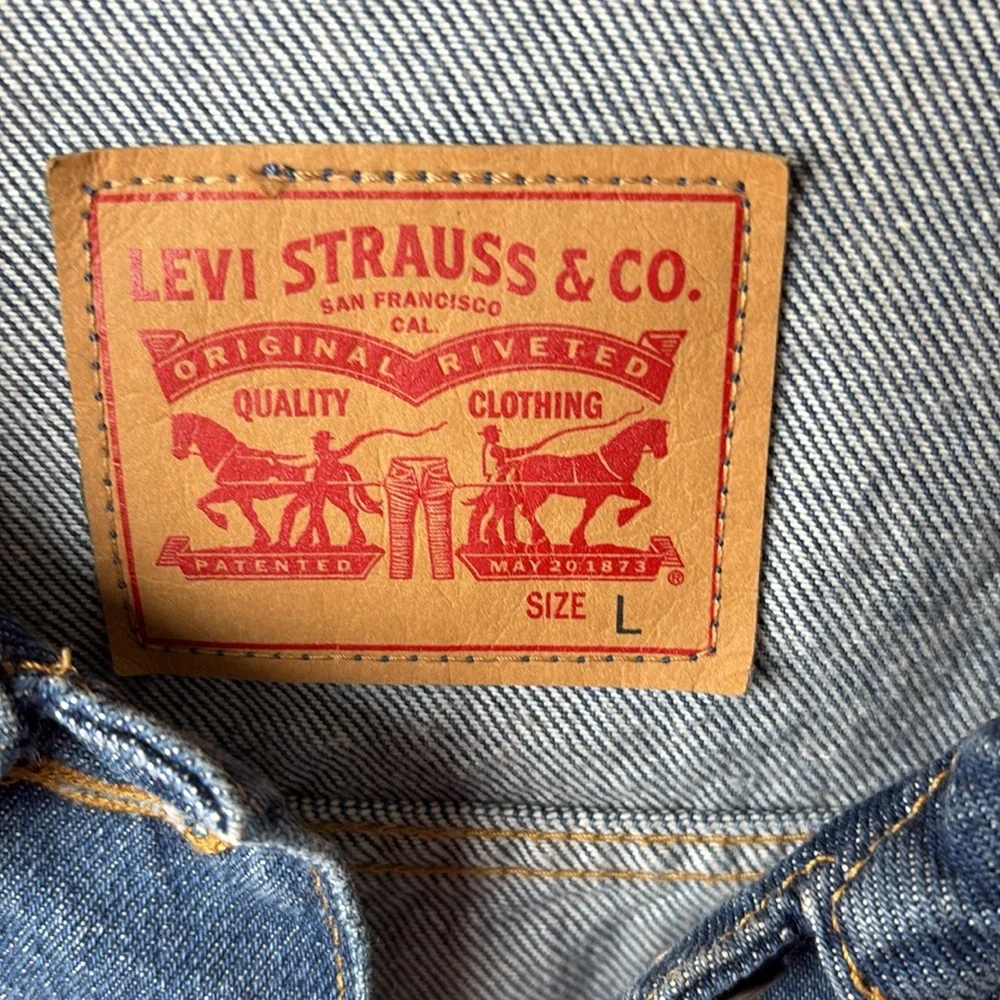 Upcycled Levi's Classic Blue Denim Jacket with Manga Patches - Picture 2 of 6